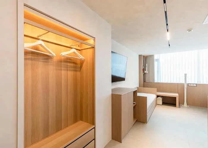 Hotel Comochez Myeongdong *