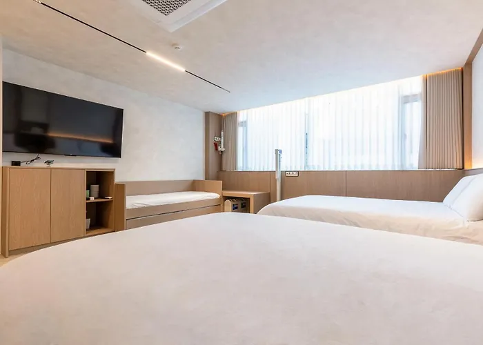 Comochez Myeongdong Hotel
